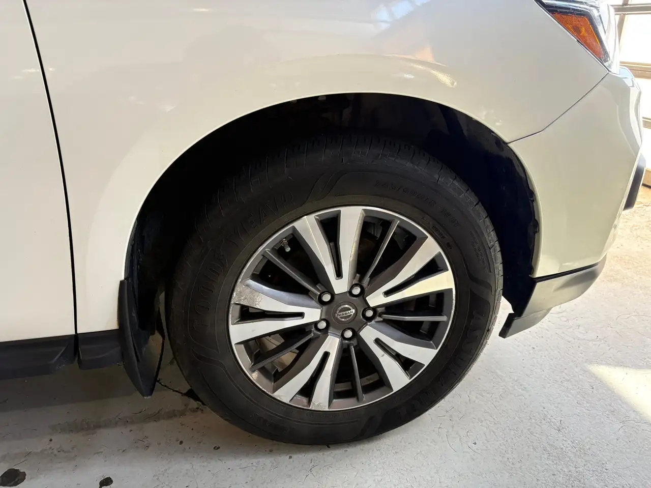 Nissan Pathfinder снимка Nissan Pathfinder
