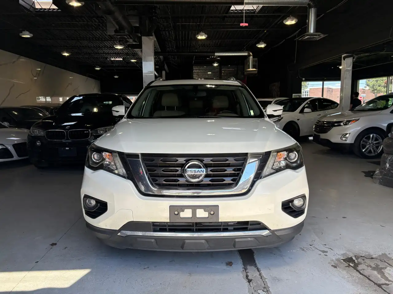 Nissan Pathfinder снимка Nissan Pathfinder