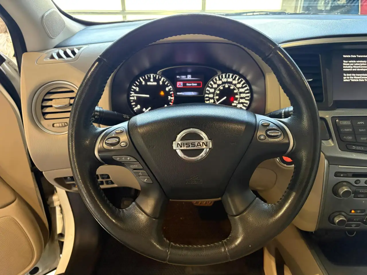 Nissan Pathfinder снимка Nissan Pathfinder