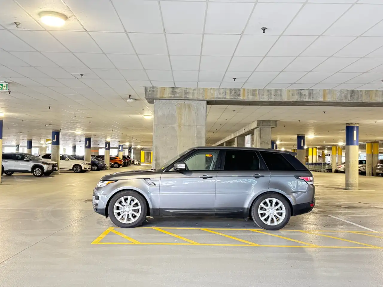 Land Rover Range Rover Sport photo Land Rover Range Rover Sport