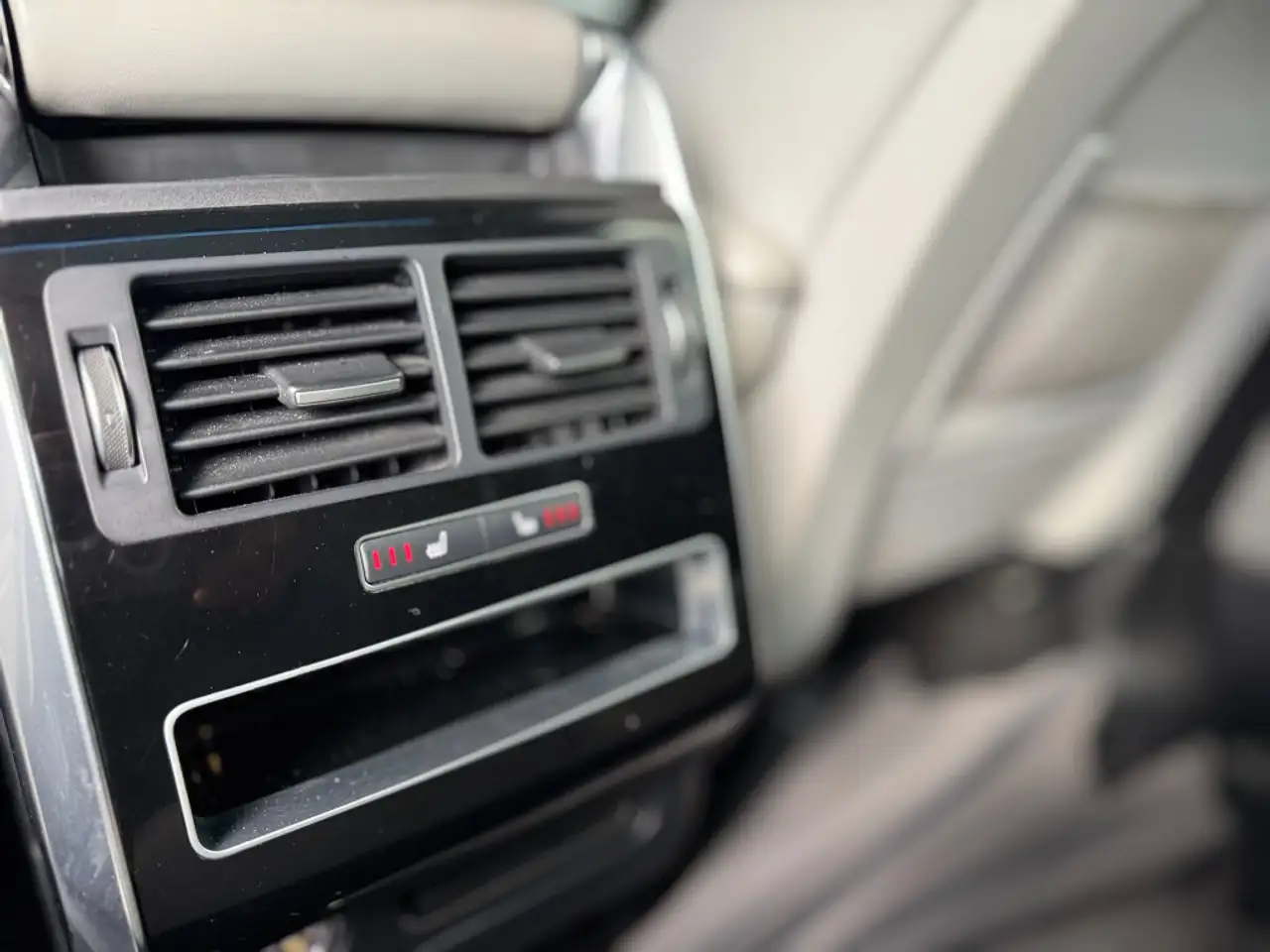 Land Rover Range Rover Sport photo Land Rover Range Rover Sport