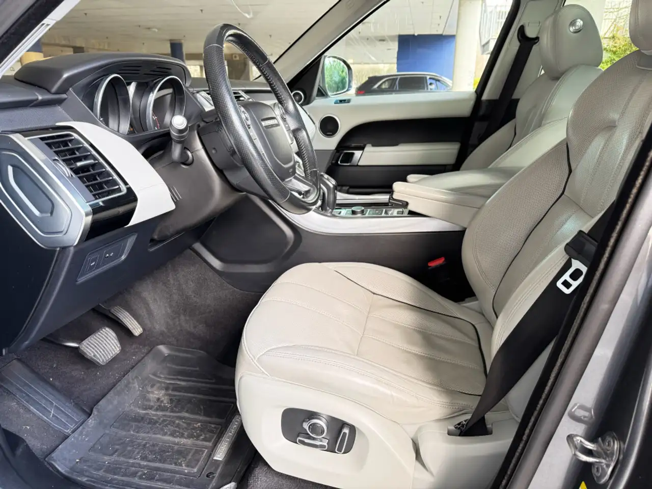 Land Rover Range Rover Sport photo Land Rover Range Rover Sport