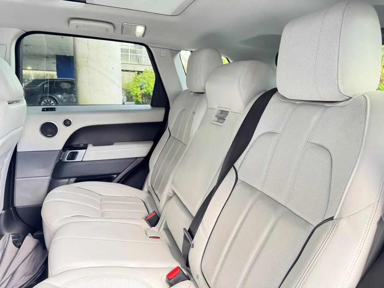 Land Rover Range Rover Sport photo Land Rover Range Rover Sport