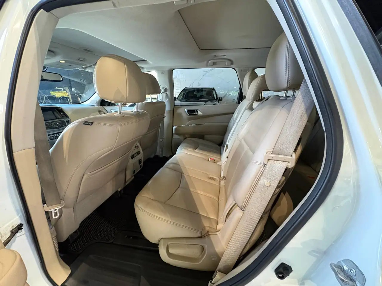 Nissan Pathfinder снимка Nissan Pathfinder