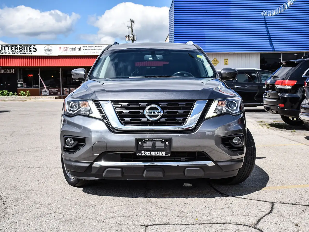 Nissan Pathfinder снимка Nissan Pathfinder