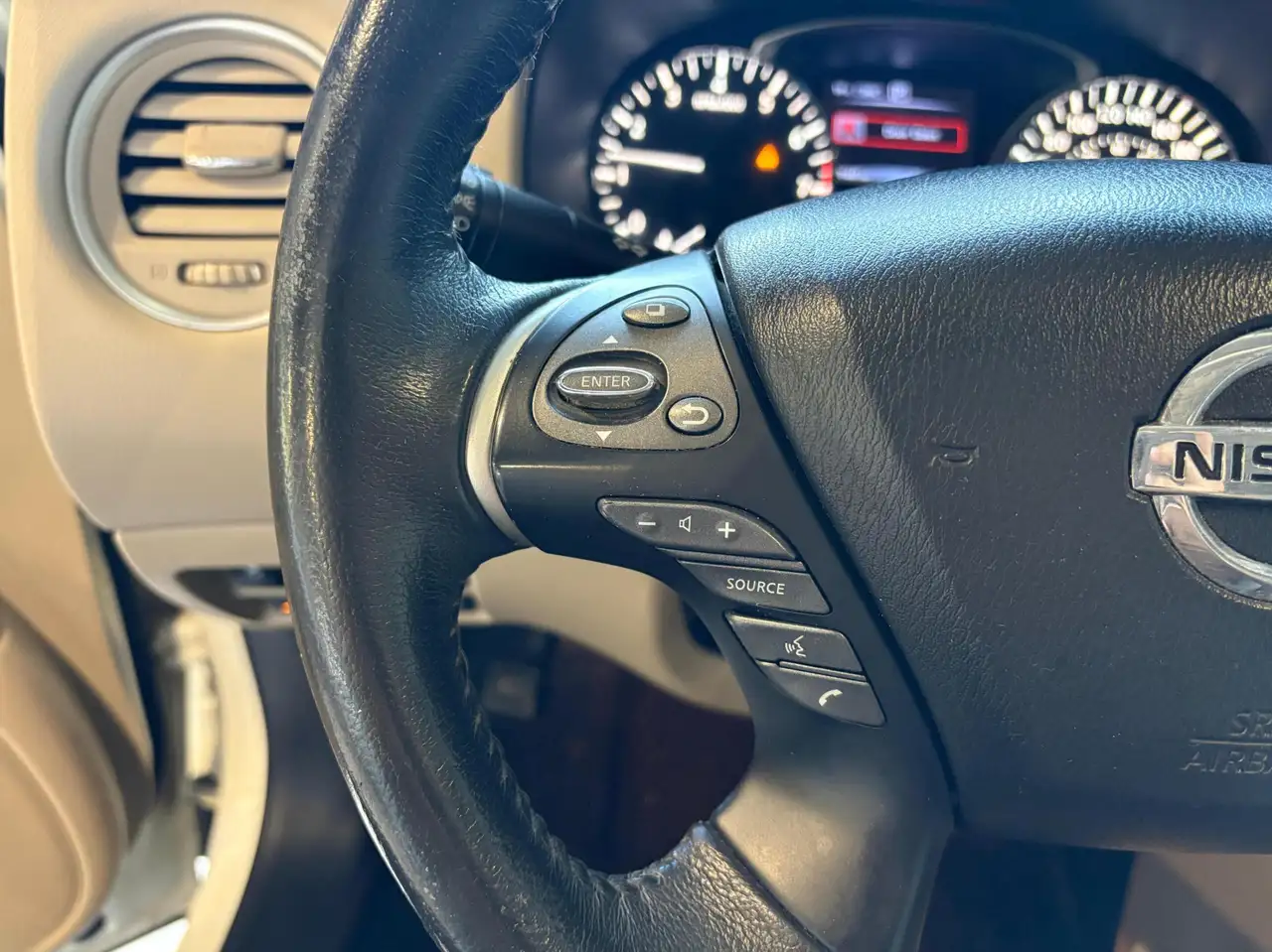 Nissan Pathfinder снимка Nissan Pathfinder
