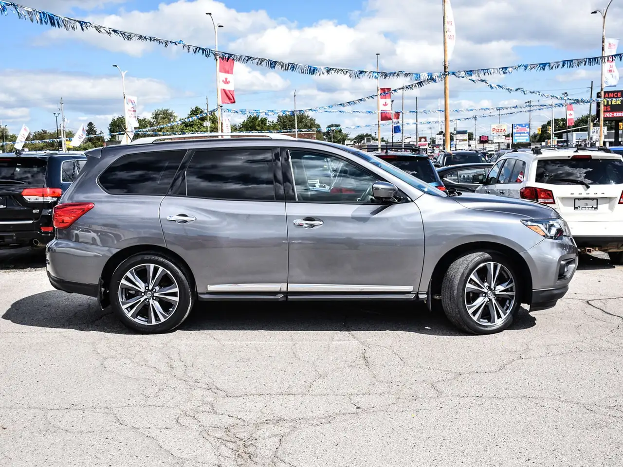 Nissan Pathfinder снимка Nissan Pathfinder