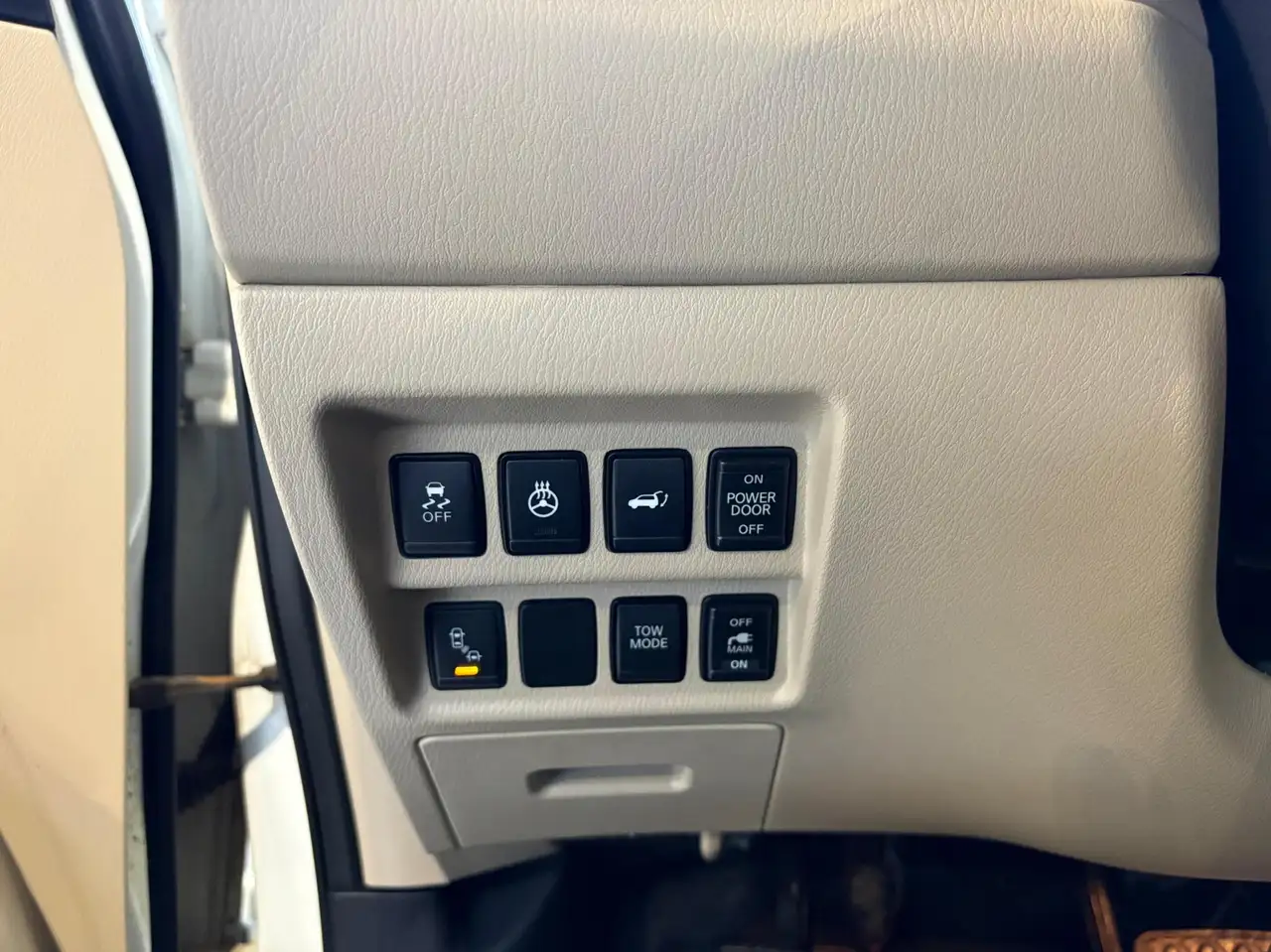 Nissan Pathfinder снимка Nissan Pathfinder