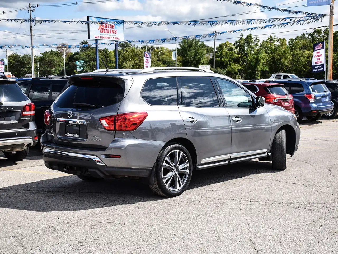Nissan Pathfinder снимка Nissan Pathfinder