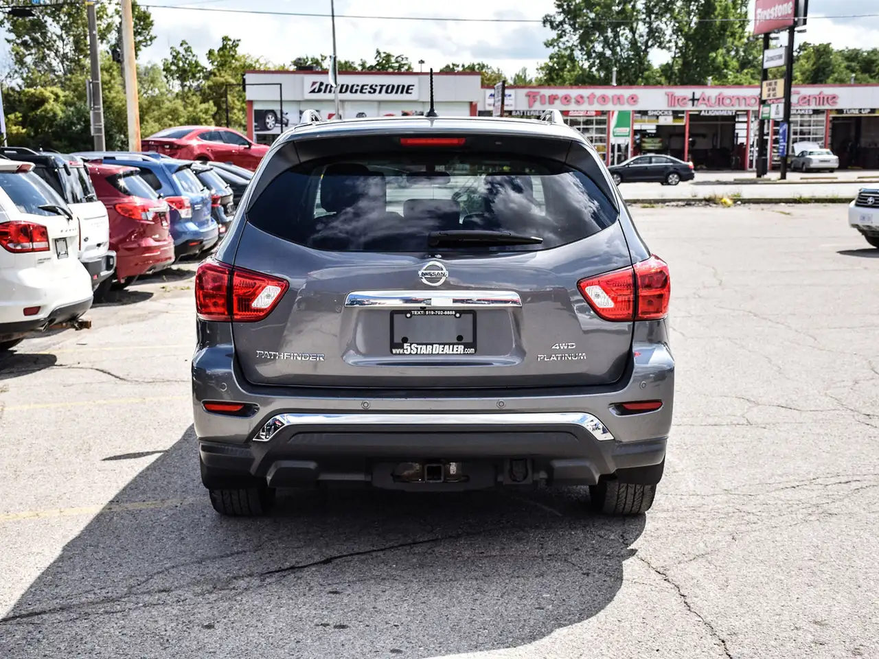 Nissan Pathfinder снимка Nissan Pathfinder