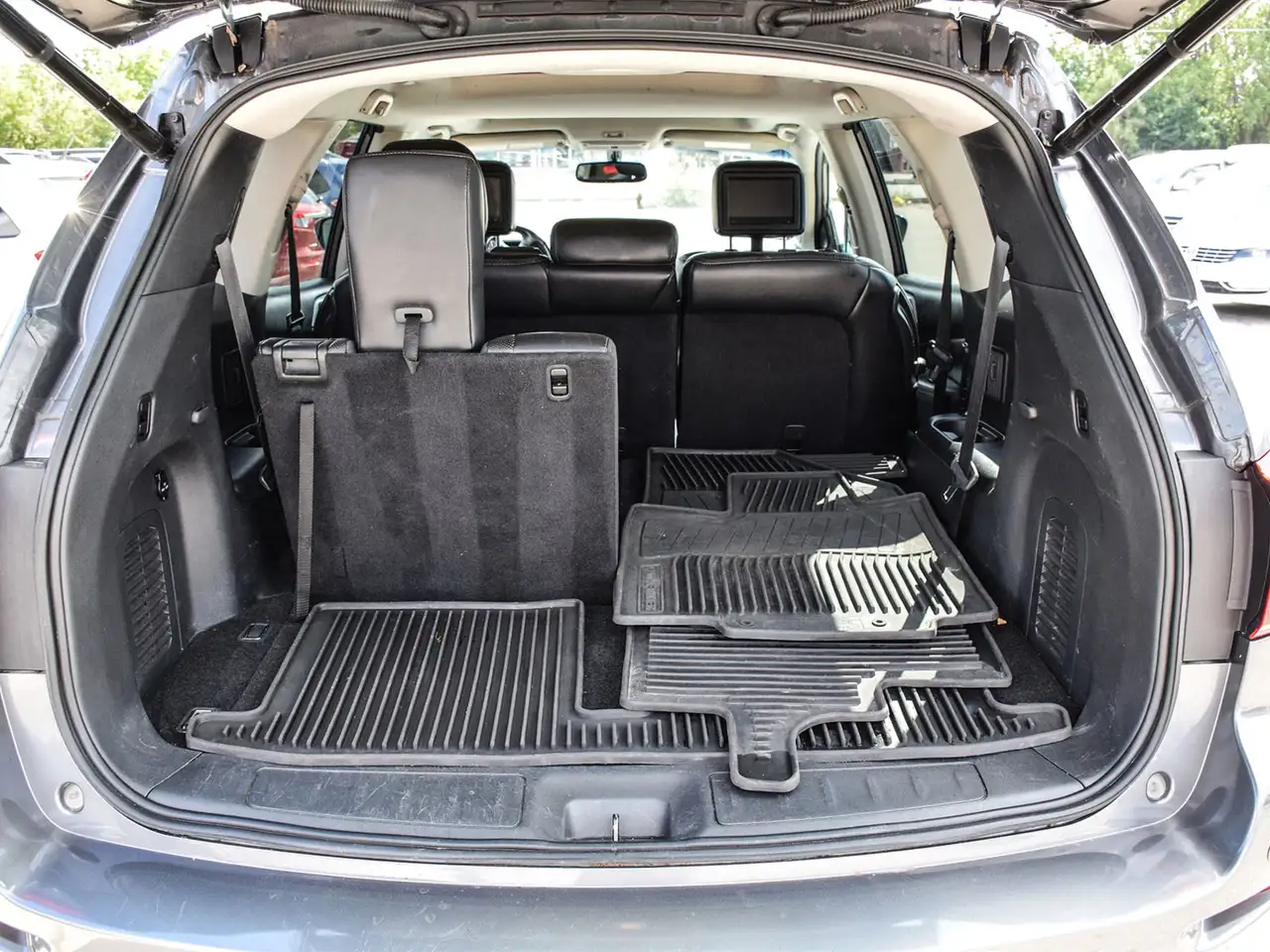 Nissan Pathfinder снимка Nissan Pathfinder