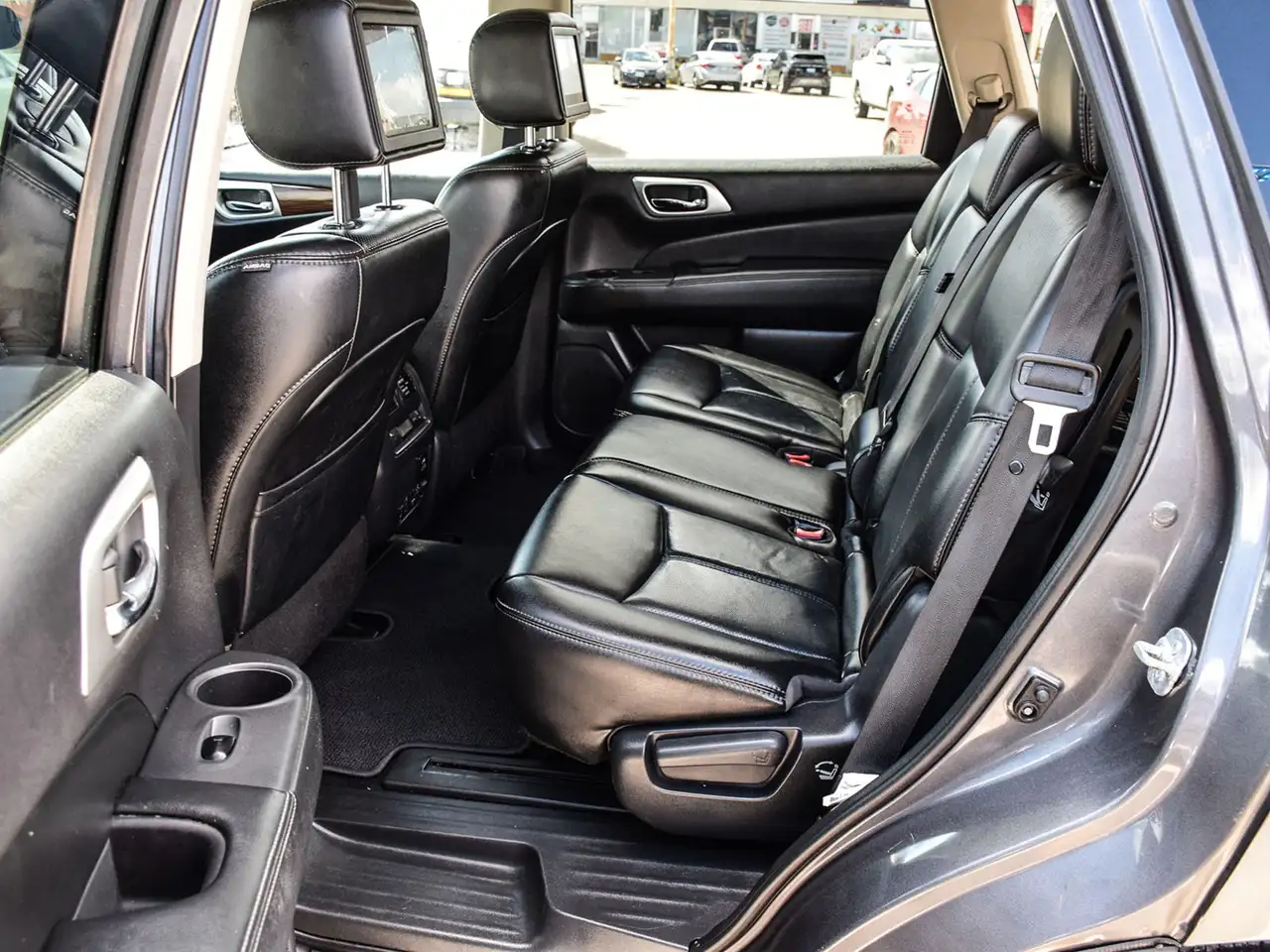 Nissan Pathfinder снимка Nissan Pathfinder