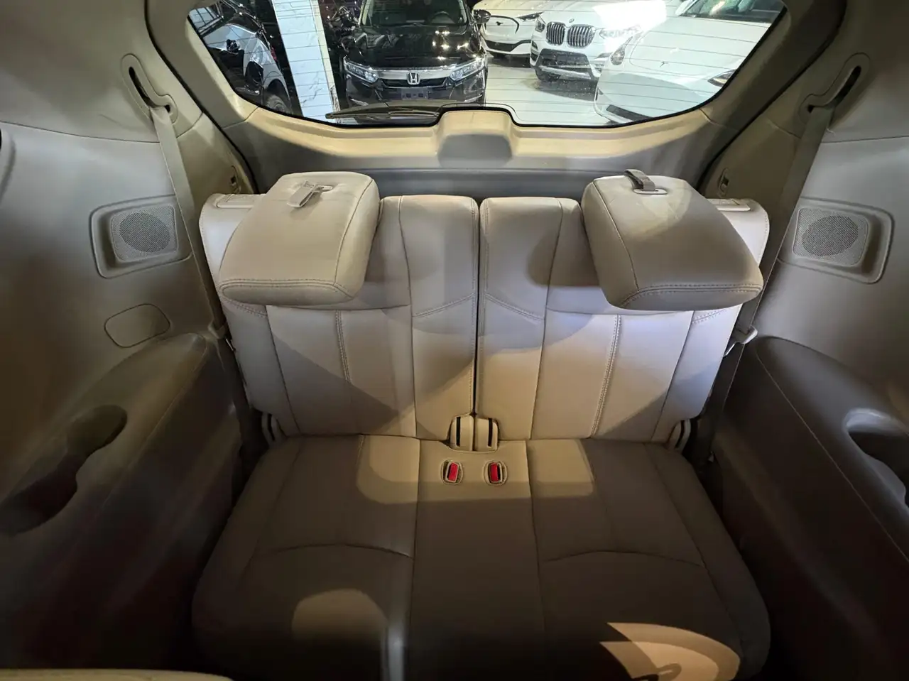 Nissan Pathfinder снимка Nissan Pathfinder