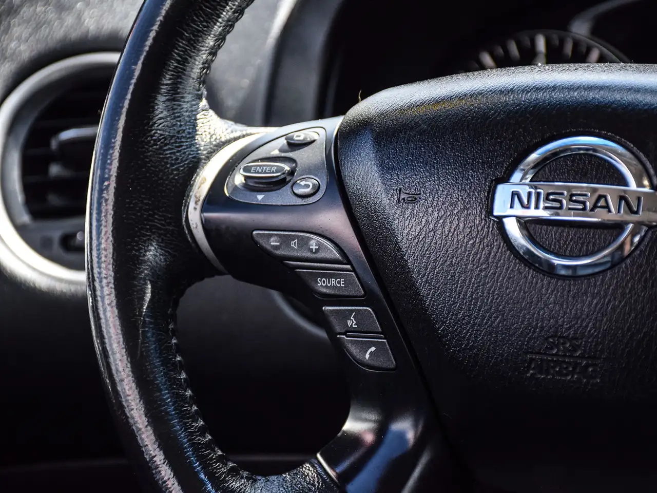 Nissan Pathfinder снимка Nissan Pathfinder