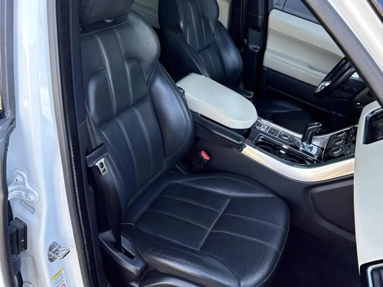 Land Rover Range Rover Sport снимка Land Rover Range Rover Sport