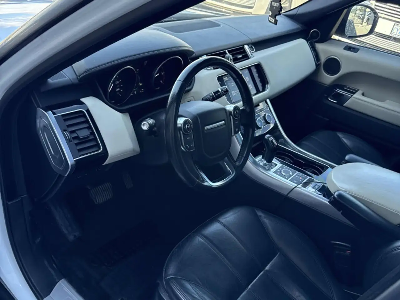 Land Rover Range Rover Sport снимка Land Rover Range Rover Sport