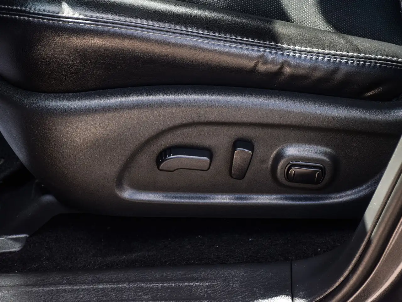 Nissan Pathfinder снимка Nissan Pathfinder