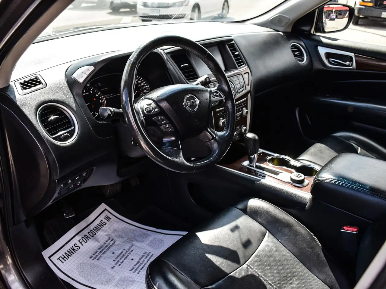 Nissan Pathfinder снимка Nissan Pathfinder