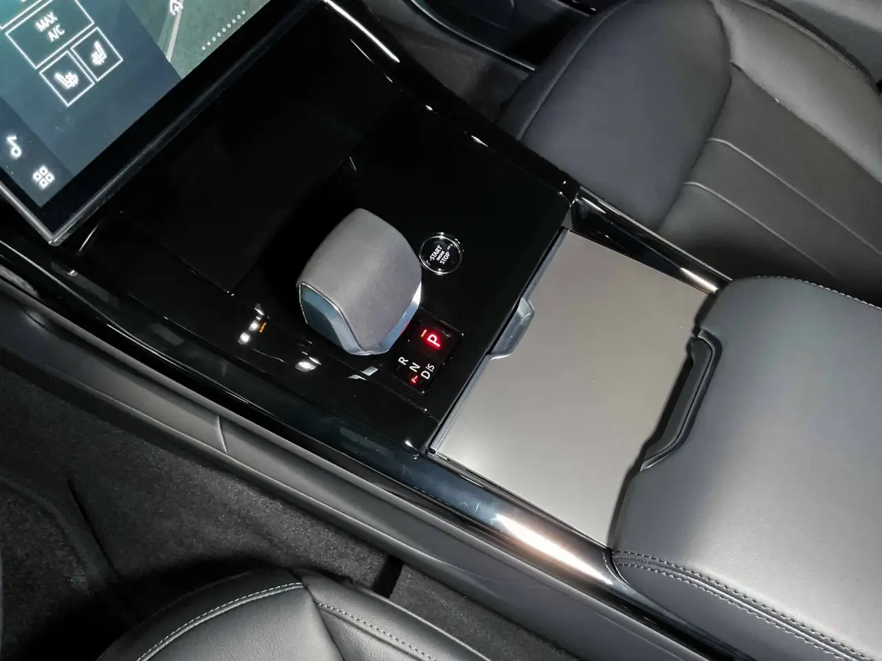 Land Rover Range Rover Sport снимка Land Rover Range Rover Sport