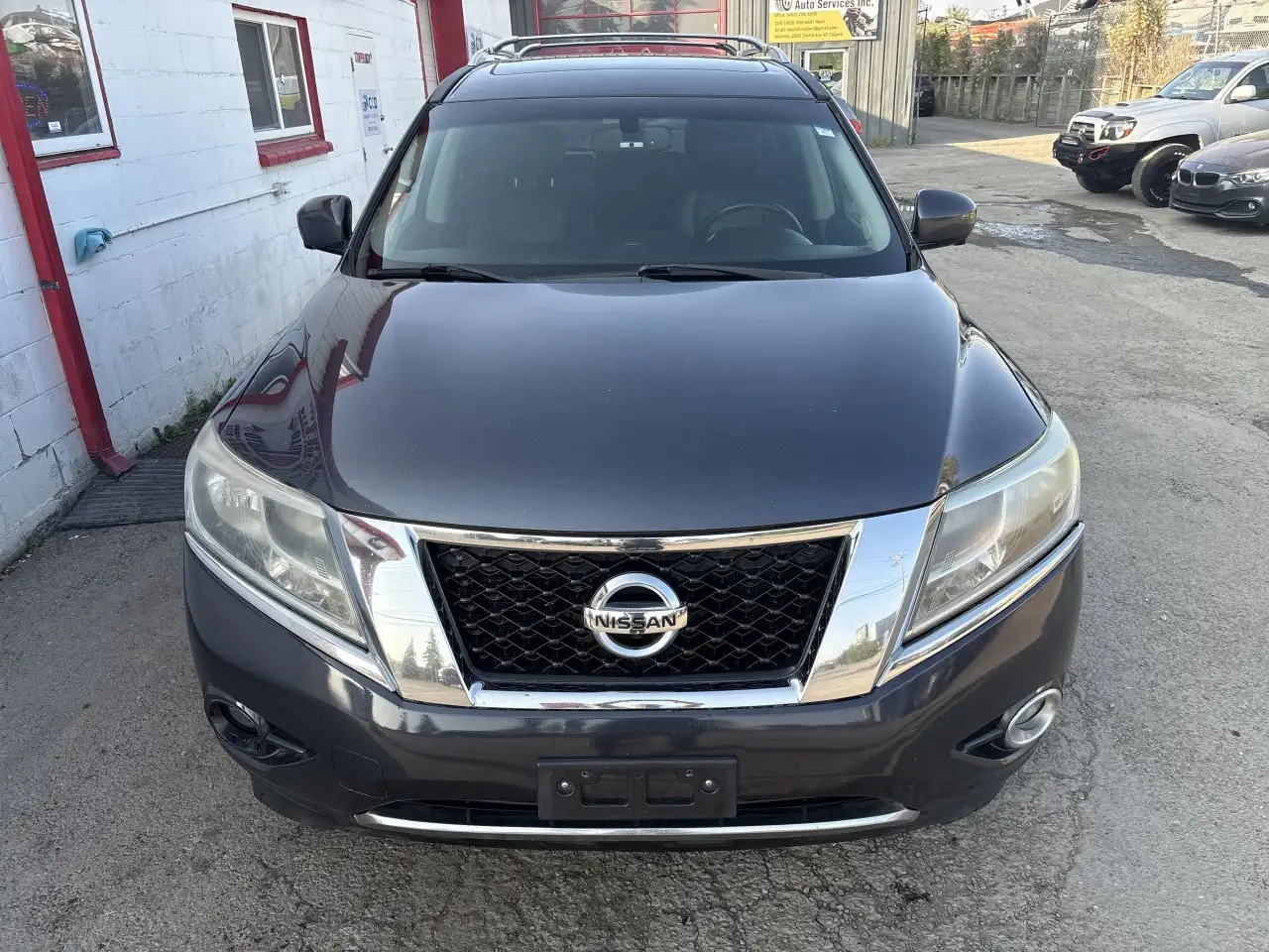 Nissan Pathfinder снимка Nissan Pathfinder