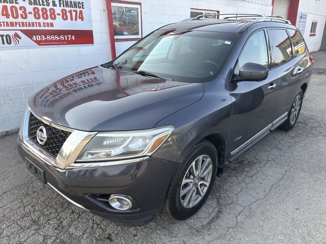 Nissan Pathfinder снимка Nissan Pathfinder