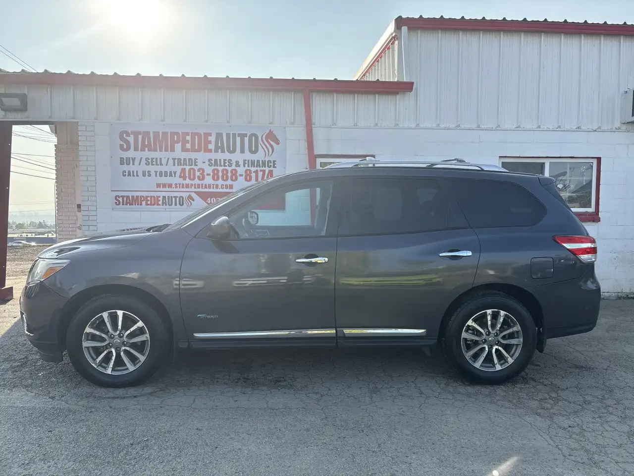 Nissan Pathfinder снимка Nissan Pathfinder