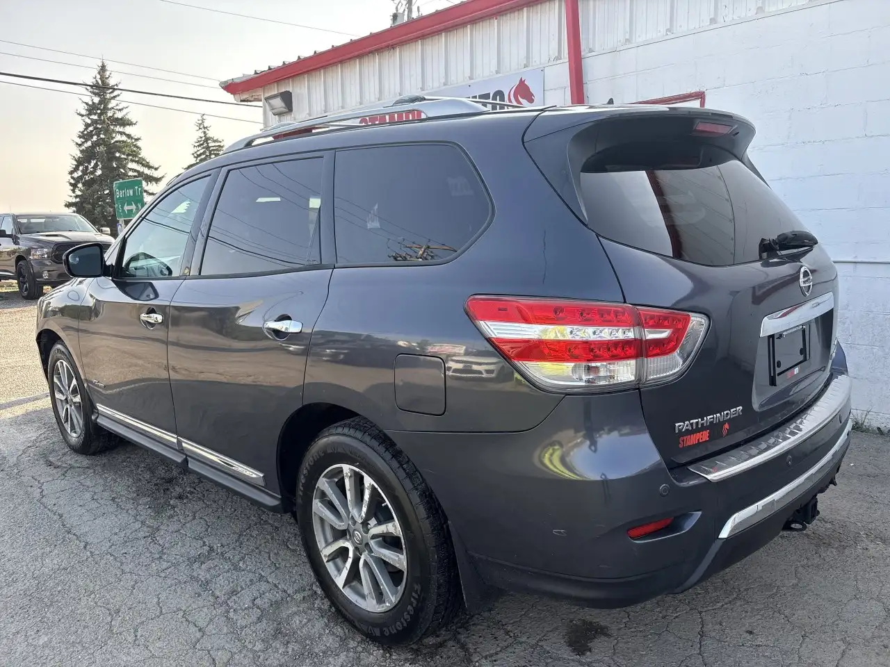 Nissan Pathfinder снимка Nissan Pathfinder