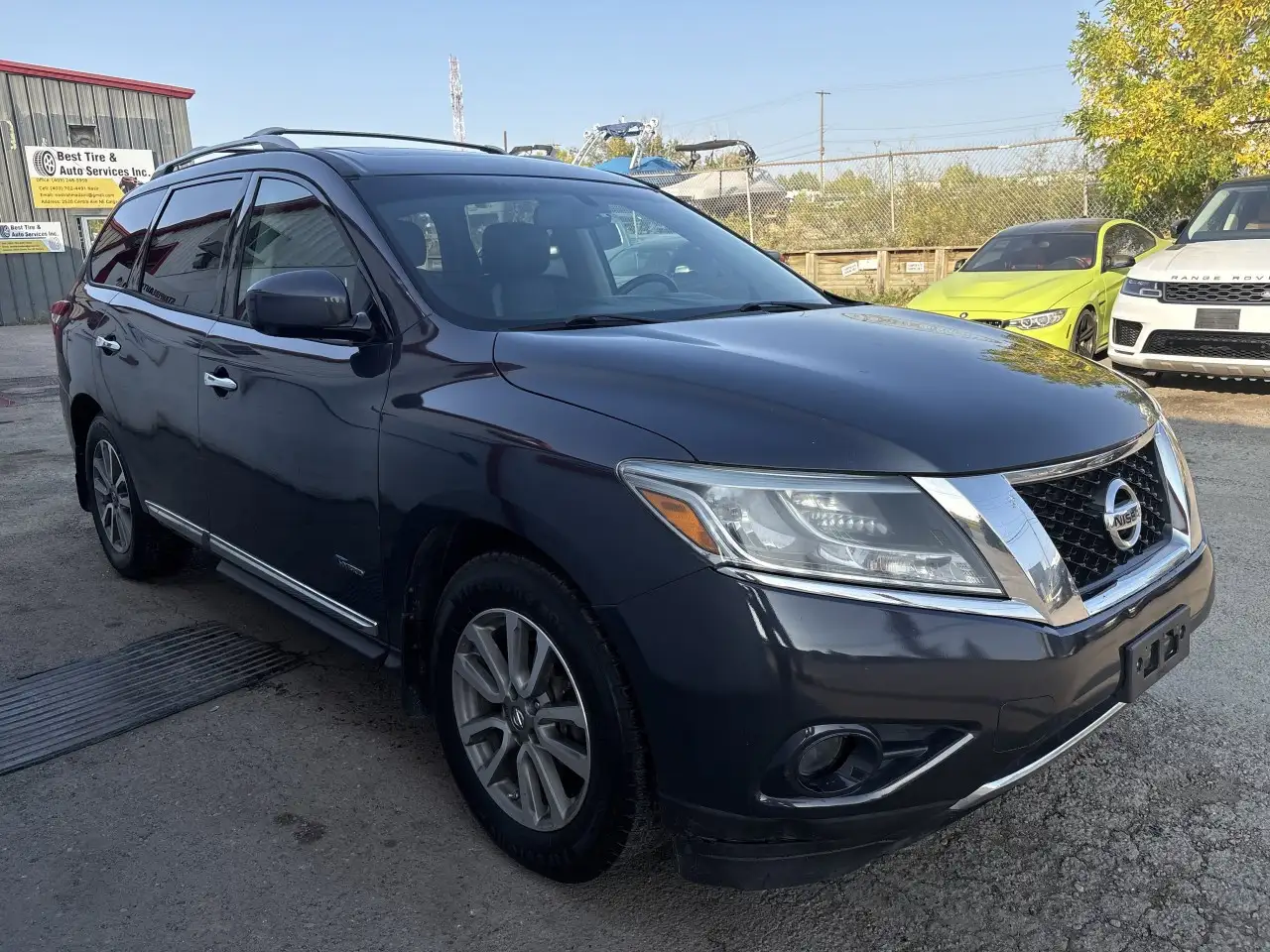 Nissan Pathfinder снимка Nissan Pathfinder