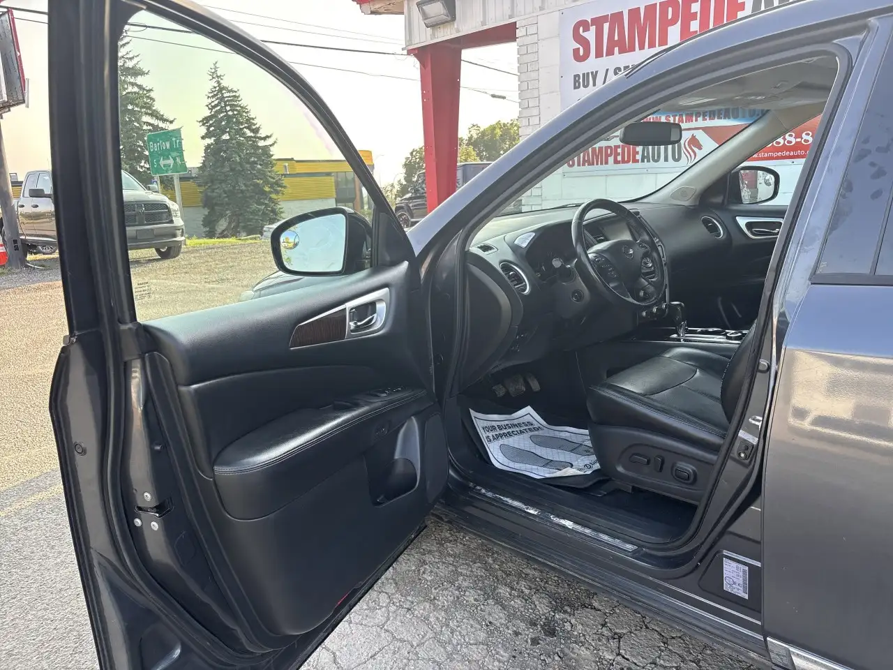 Nissan Pathfinder снимка Nissan Pathfinder