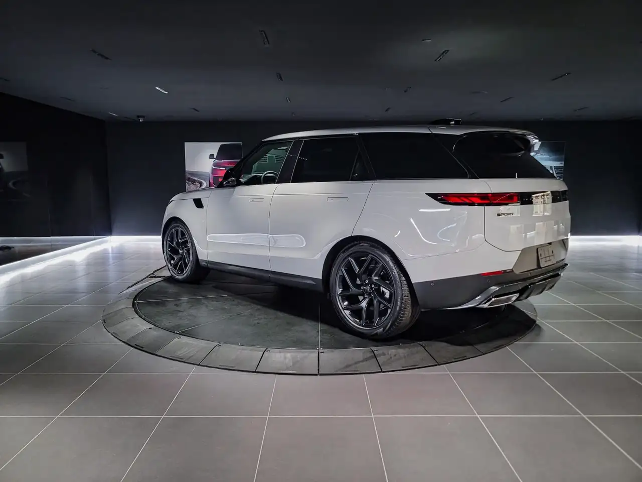 Land Rover Range Rover Sport снимка Land Rover Range Rover Sport