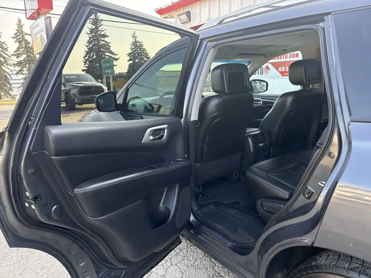 Nissan Pathfinder снимка Nissan Pathfinder