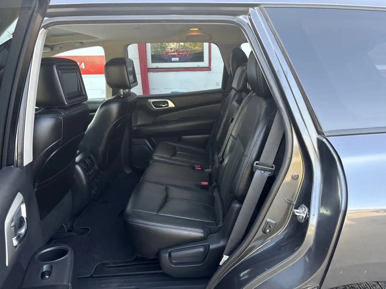 Nissan Pathfinder снимка Nissan Pathfinder
