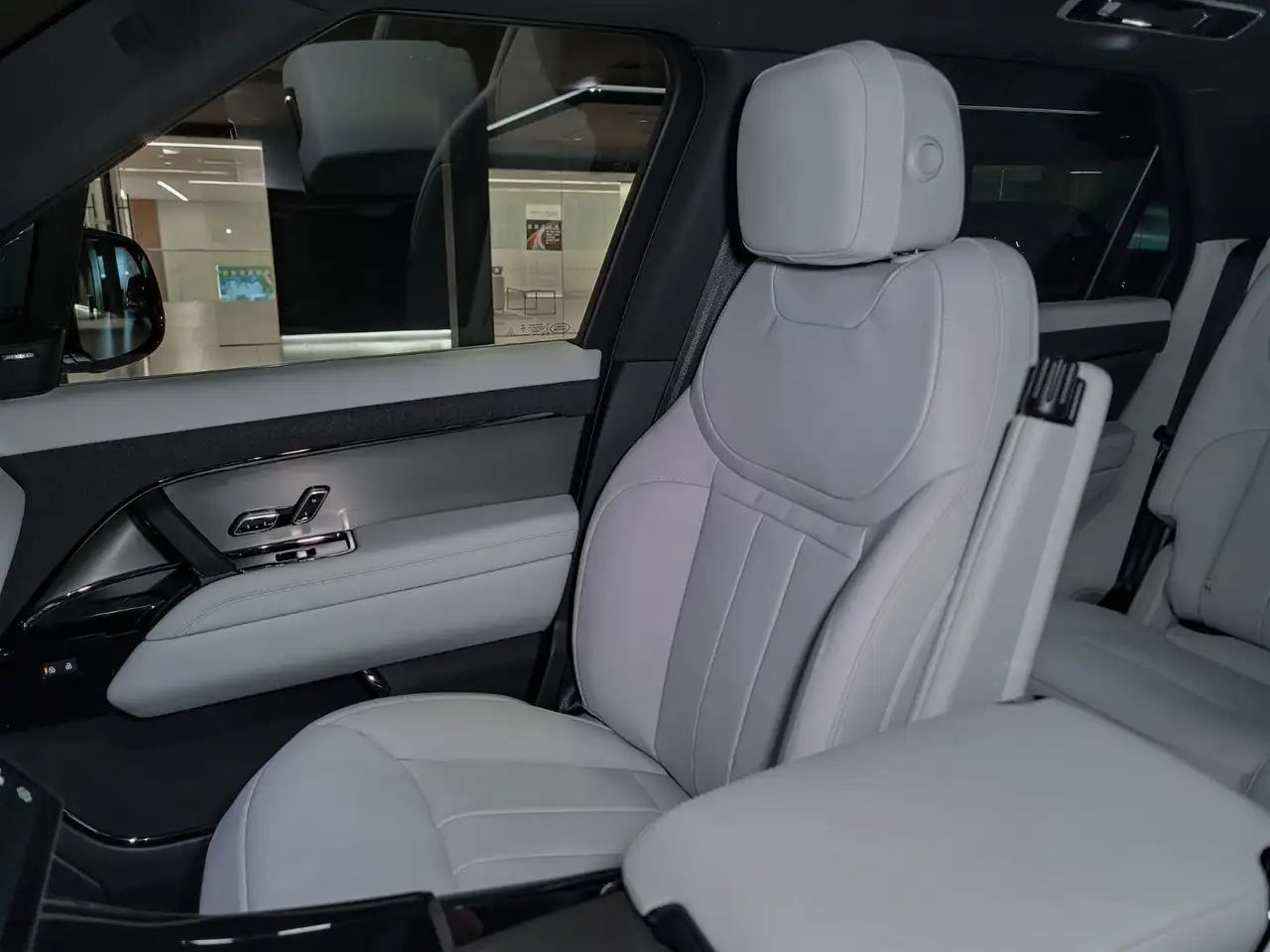 Land Rover Range Rover Sport снимка Land Rover Range Rover Sport