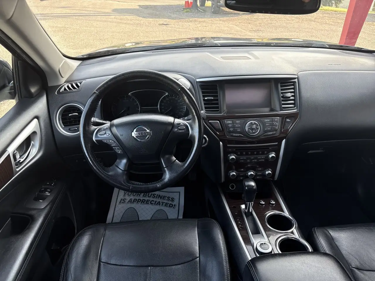 Nissan Pathfinder снимка Nissan Pathfinder