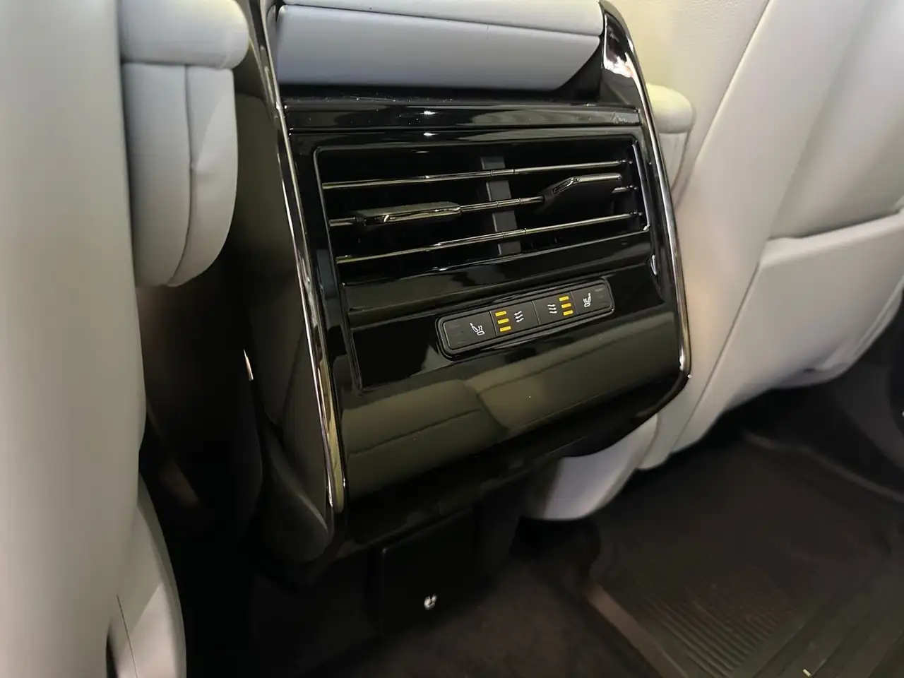 Land Rover Range Rover Sport снимка Land Rover Range Rover Sport