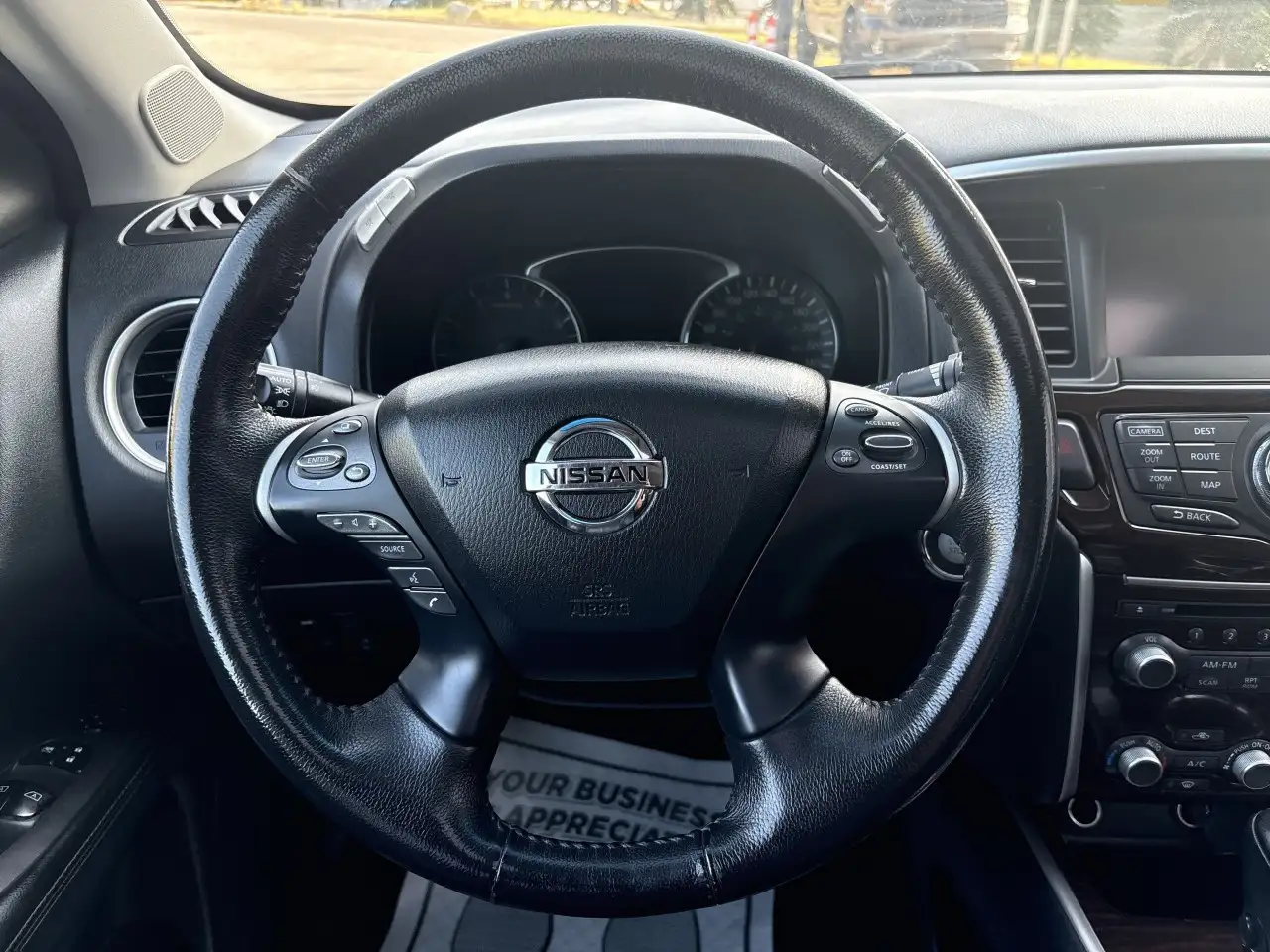 Nissan Pathfinder снимка Nissan Pathfinder