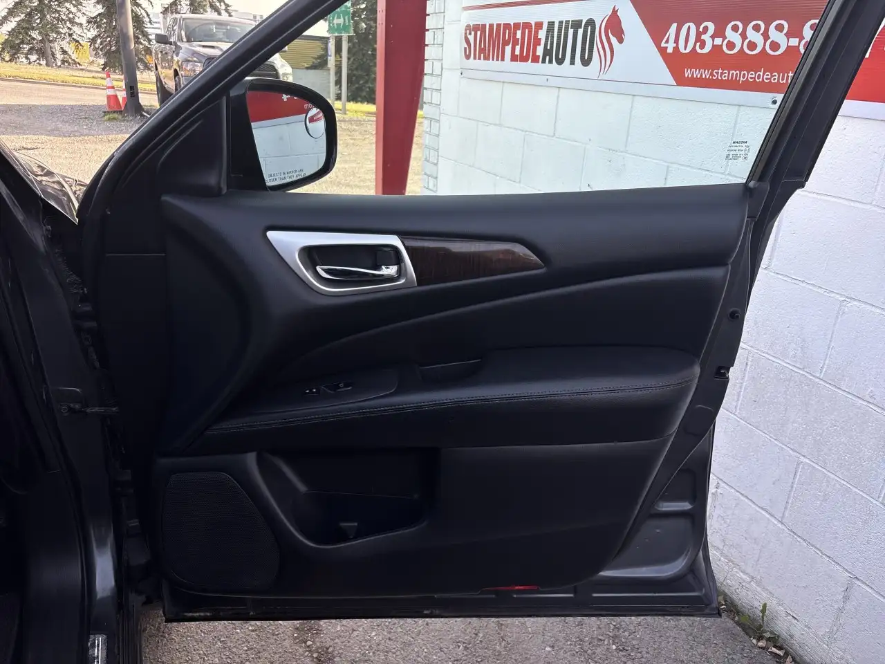 Nissan Pathfinder снимка Nissan Pathfinder