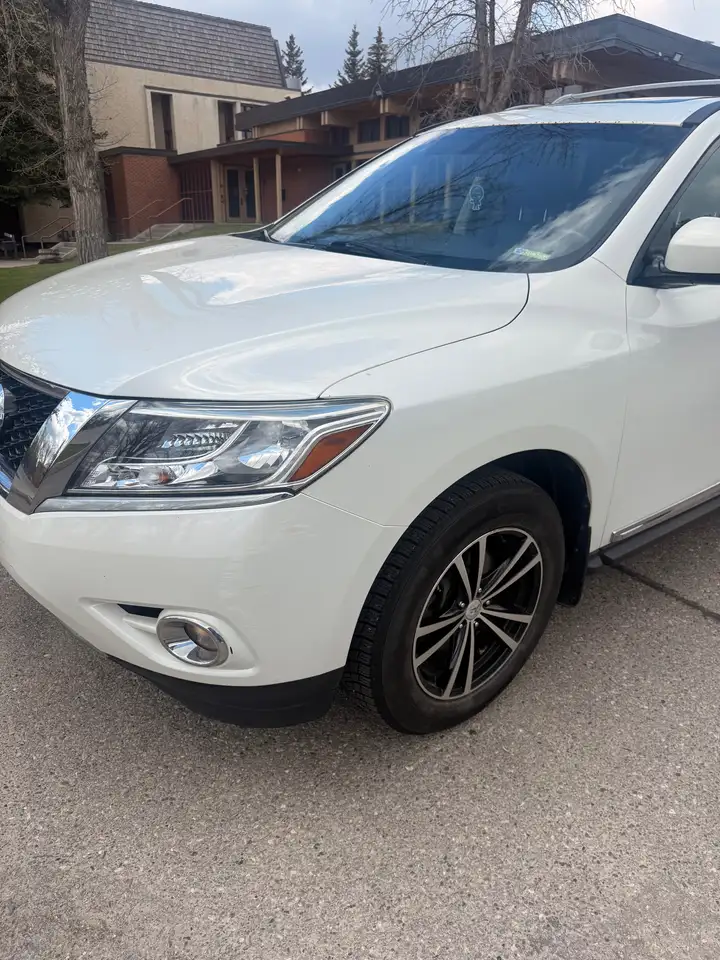 Nissan Pathfinder снимка Nissan Pathfinder