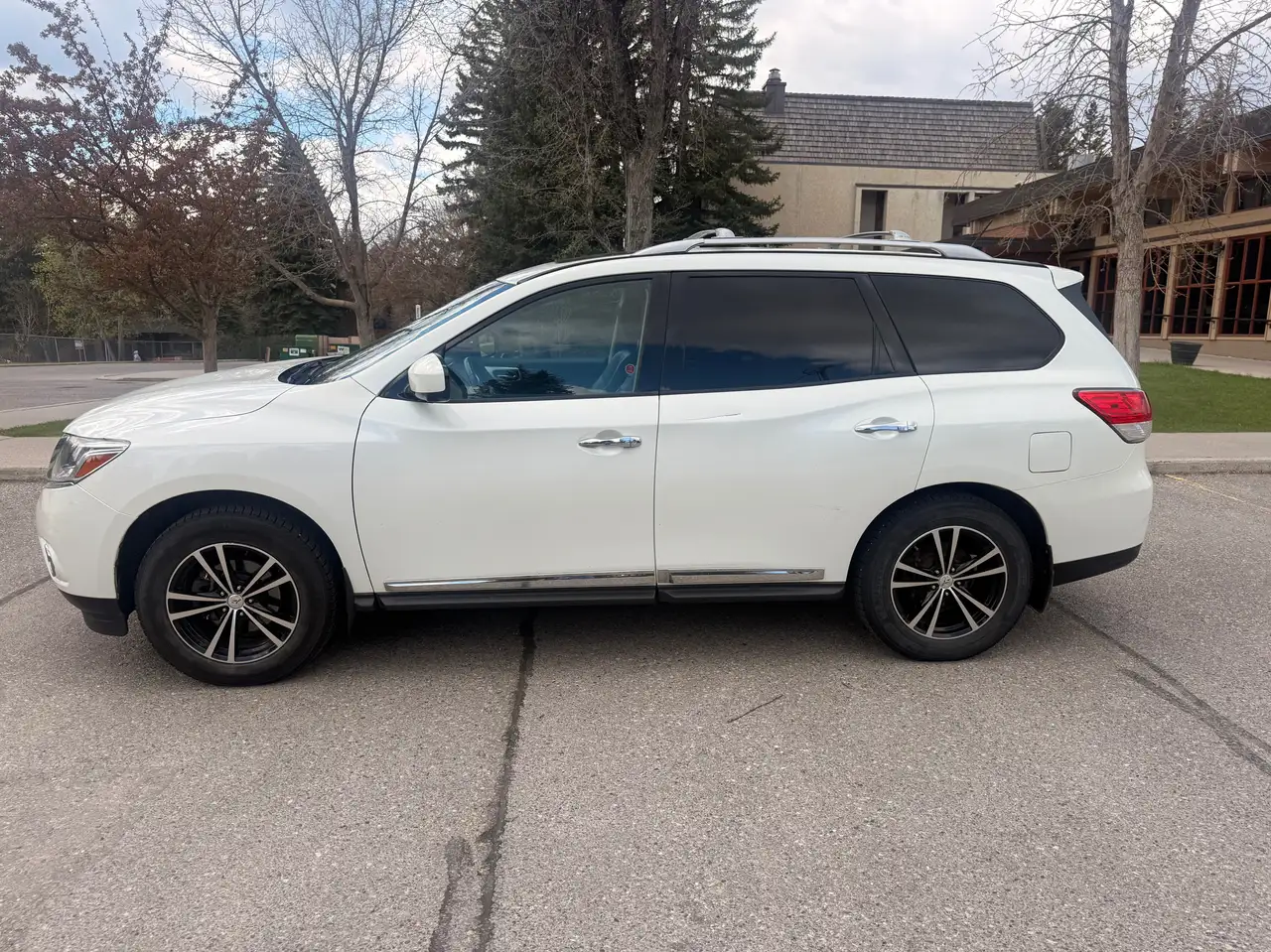 Nissan Pathfinder снимка Nissan Pathfinder