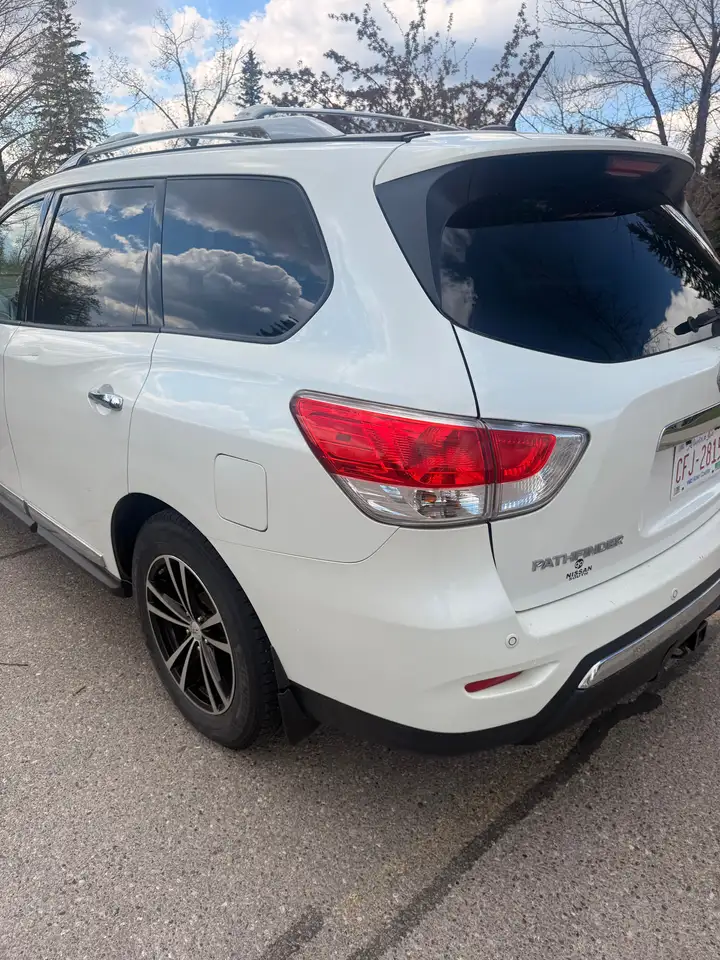 Nissan Pathfinder снимка Nissan Pathfinder