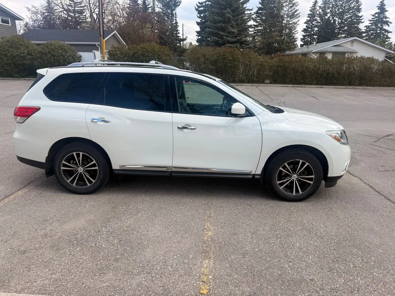 Nissan Pathfinder снимка Nissan Pathfinder