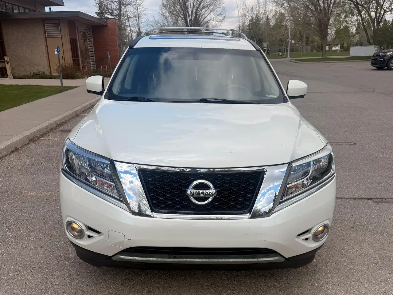 Nissan Pathfinder снимка Nissan Pathfinder