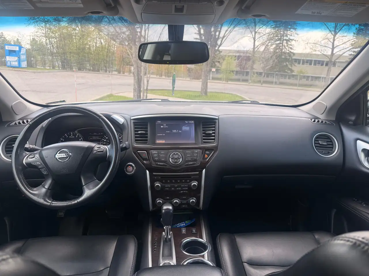 Nissan Pathfinder снимка Nissan Pathfinder