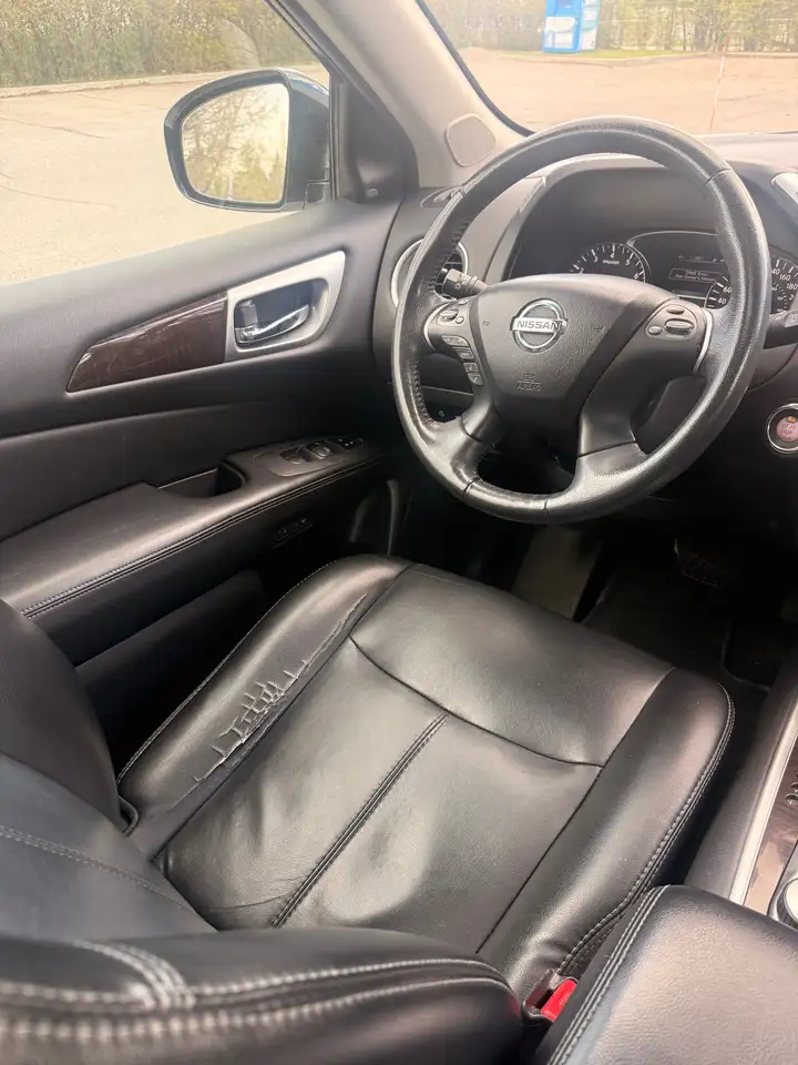 Nissan Pathfinder снимка Nissan Pathfinder