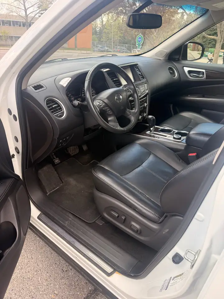 Nissan Pathfinder снимка Nissan Pathfinder