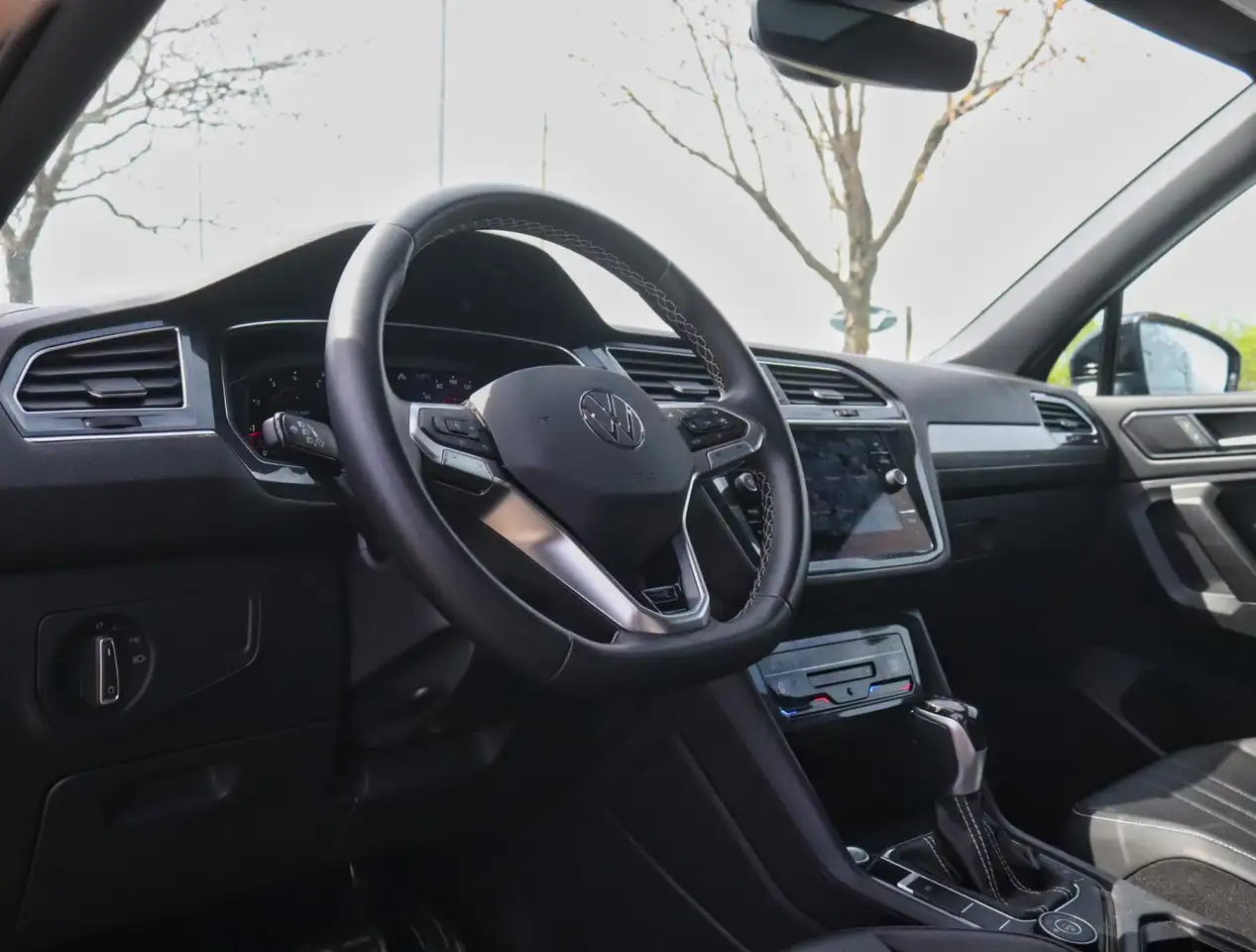 Volkswagen Tiguan снимка Volkswagen Tiguan
