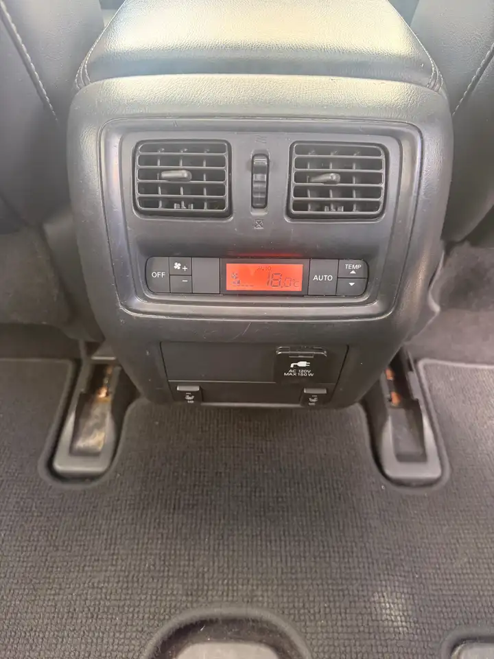 Nissan Pathfinder снимка Nissan Pathfinder