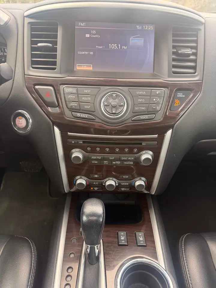 Nissan Pathfinder снимка Nissan Pathfinder