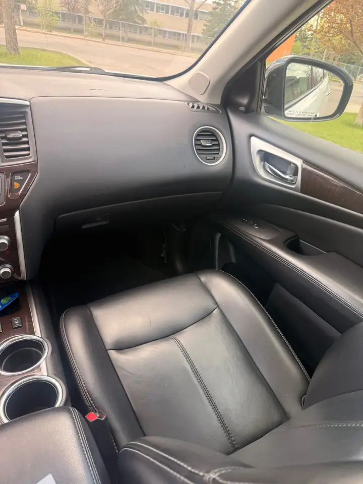 Nissan Pathfinder снимка Nissan Pathfinder