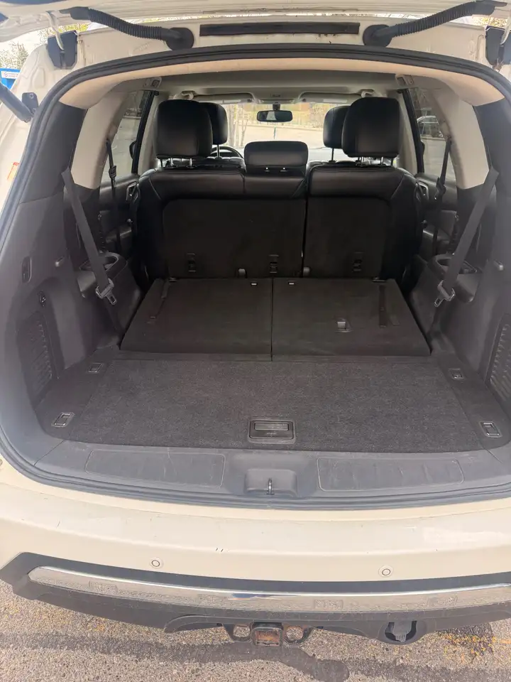 Nissan Pathfinder снимка Nissan Pathfinder